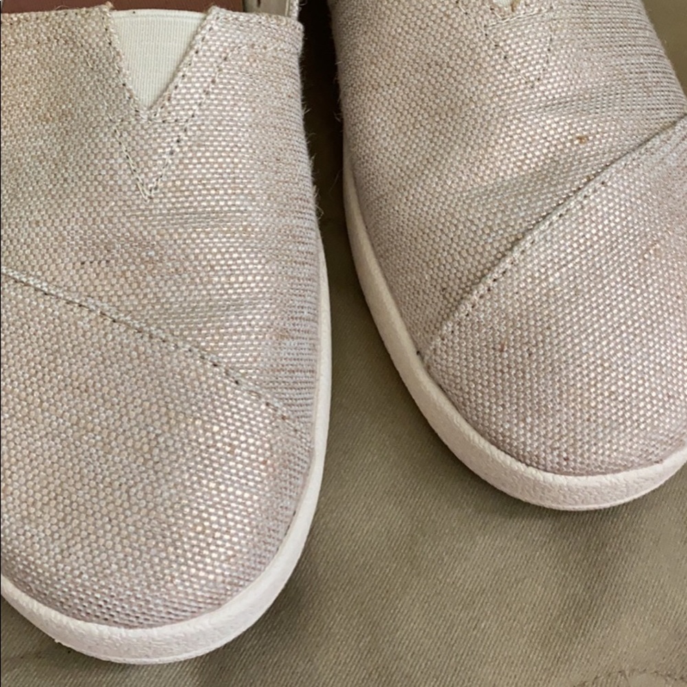 Size 9 women’s toms rose gold shoes